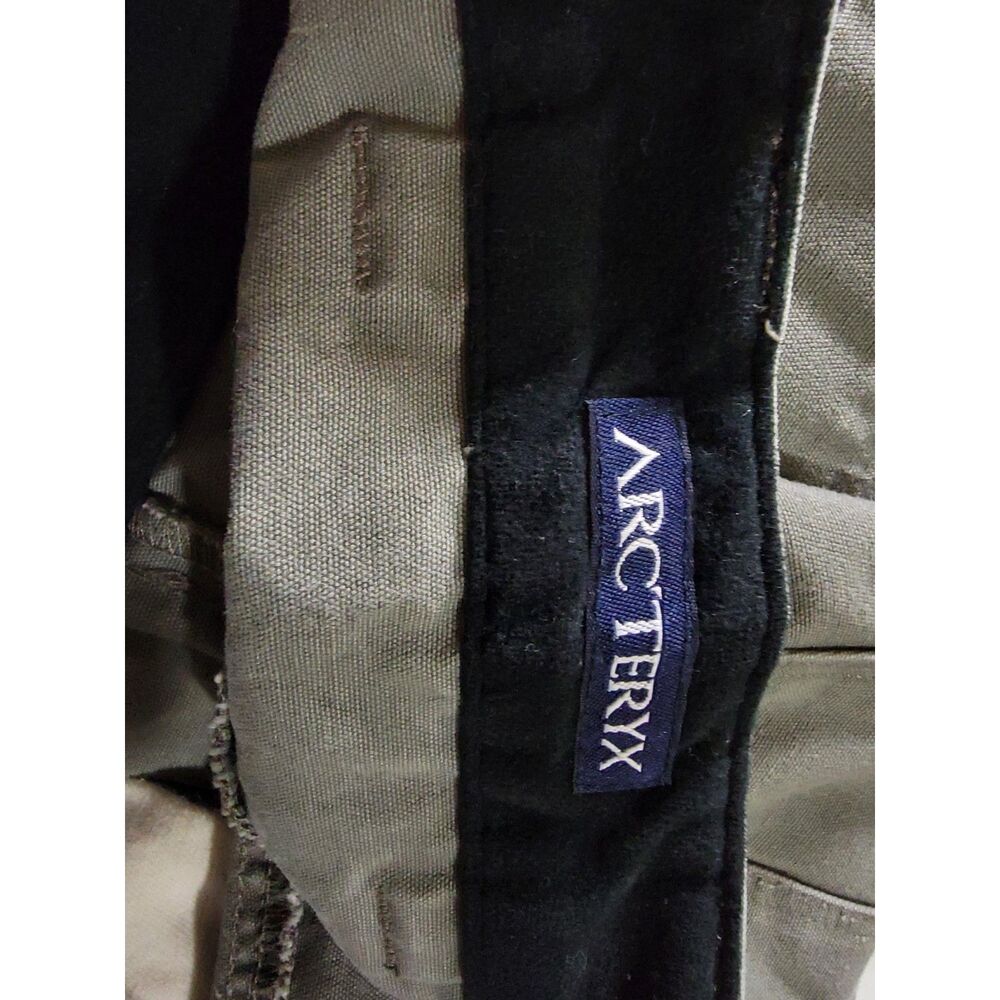 Arc'teryx Men's Shorts - sz 38 - Picture 4 of 8